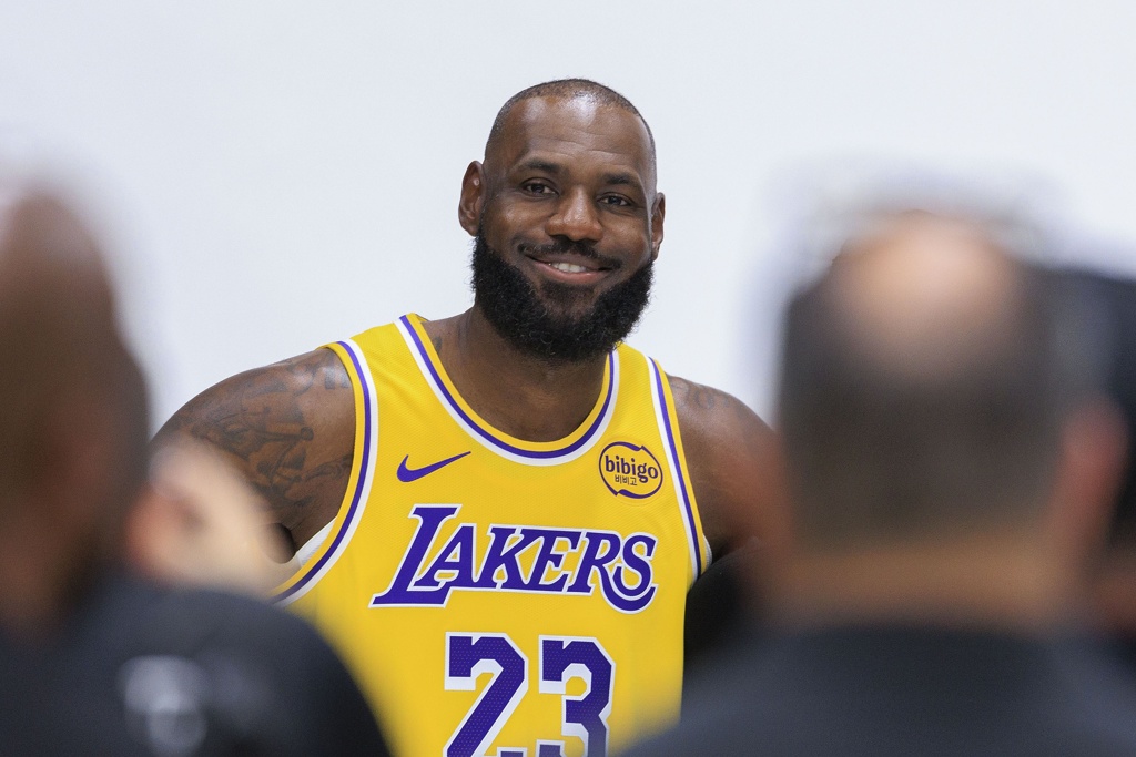 詹姆斯：8岁时参与体育改变了我的出身 是体育让我离开了贫民区