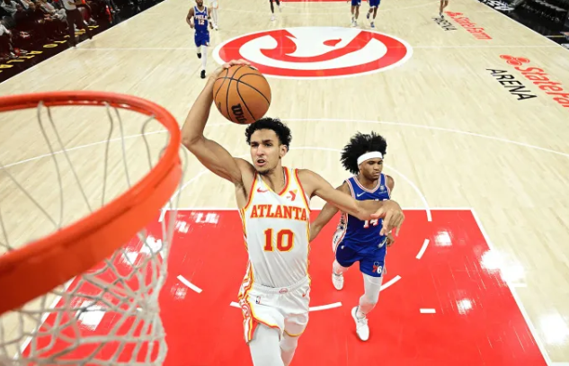 NBA官宣新秀排行榜：马刺新秀卡斯尔持续领跑，韦尔斯和里萨谢分列第二三